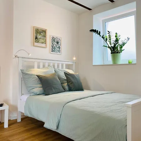 Restaurierter Altbau Mit Privatem Innenhof&parkplatz Grossfischlingen